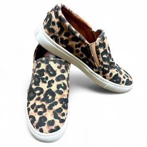 Steve Madden Women’s Leopard Print Slip On Canvas Sneakers Size 7.5